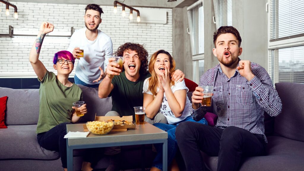 amici che tifano davanti alla tv per l'eurovision